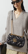 โหลดรูปภาพลงในเครื่องมือใช้ดูของ Gallery GG MARMONT SMALL SHOULDER BAG
