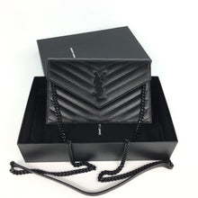 โหลดรูปภาพลงในเครื่องมือใช้ดูของ Gallery YSL ENVELOP CHAIN WALLET IN GRAIN DE POUDRE EMBOSSED LEATHER  สีดำล้วน
