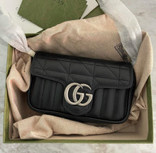 โหลดรูปภาพลงในเครื่องมือใช้ดูของ Gallery GG Marmont matelassé leather super mini bag
