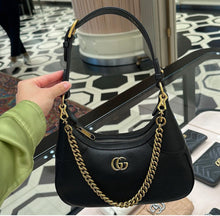 โหลดรูปภาพลงในเครื่องมือใช้ดูของ Gallery Gucci Aphrodite small shoulder bag
