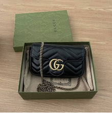 โหลดรูปภาพลงในเครื่องมือใช้ดูของ Gallery GG Marmont matelassé leather super mini bag
