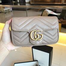 โหลดรูปภาพลงในเครื่องมือใช้ดูของ Gallery GG Marmont matelassé leather super mini bag
