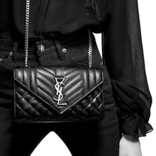 Last inn bildet i Galleri-visningsprogrammet, YSL ENVELOPE SMALL BAG IN MIX MATELASSÉ GRAIN DE POUDRE EMBOSSED LEATHER
