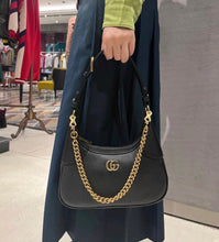 โหลดรูปภาพลงในเครื่องมือใช้ดูของ Gallery Gucci Aphrodite small shoulder bag
