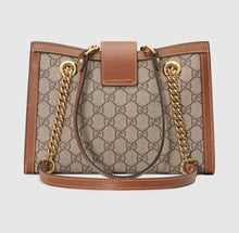 Last inn bildet i Galleri-visningsprogrammet, Gucci Padlock small GG shoulder bag
