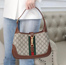 โหลดรูปภาพลงในเครื่องมือใช้ดูของ Gallery Gucci Jackie 1961 small shoulder bag
