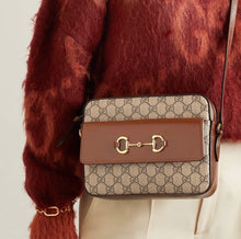 โหลดรูปภาพลงในเครื่องมือใช้ดูของ Gallery Gucci Horsebit 1955 small shoulder bag
