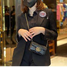 โหลดรูปภาพลงในเครื่องมือใช้ดูของ Gallery GG Marmont matelassé leather super mini bag
