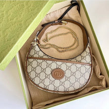 Last inn bildet i Galleri-visningsprogrammet, Gucci GG half-moon-shaped mini bag
