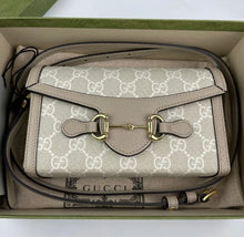 โหลดรูปภาพลงในเครื่องมือใช้ดูของ Gallery Gucci Horsebit 1955 mini bag
