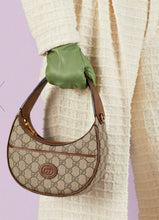 โหลดรูปภาพลงในเครื่องมือใช้ดูของ Gallery Gucci GG half-moon-shaped mini bag
