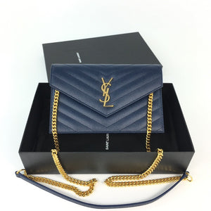 YSL ENVELOP CHAIN WALLET IN GRAIN DE POUDRE EMBOSSED LEATHER. (Blue)