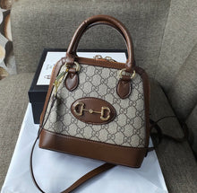 โหลดรูปภาพลงในเครื่องมือใช้ดูของ Gallery Gucci Horsebit 1955 mini top handle bag
